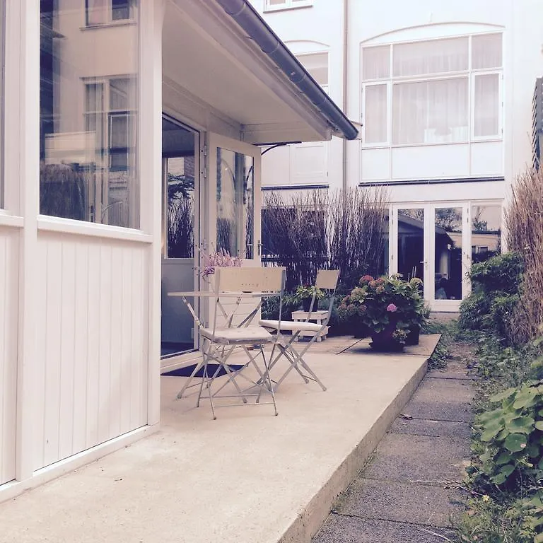 Dom wakacyjny Willa Tiny House Madame Jeanette Zandvoort Holandia